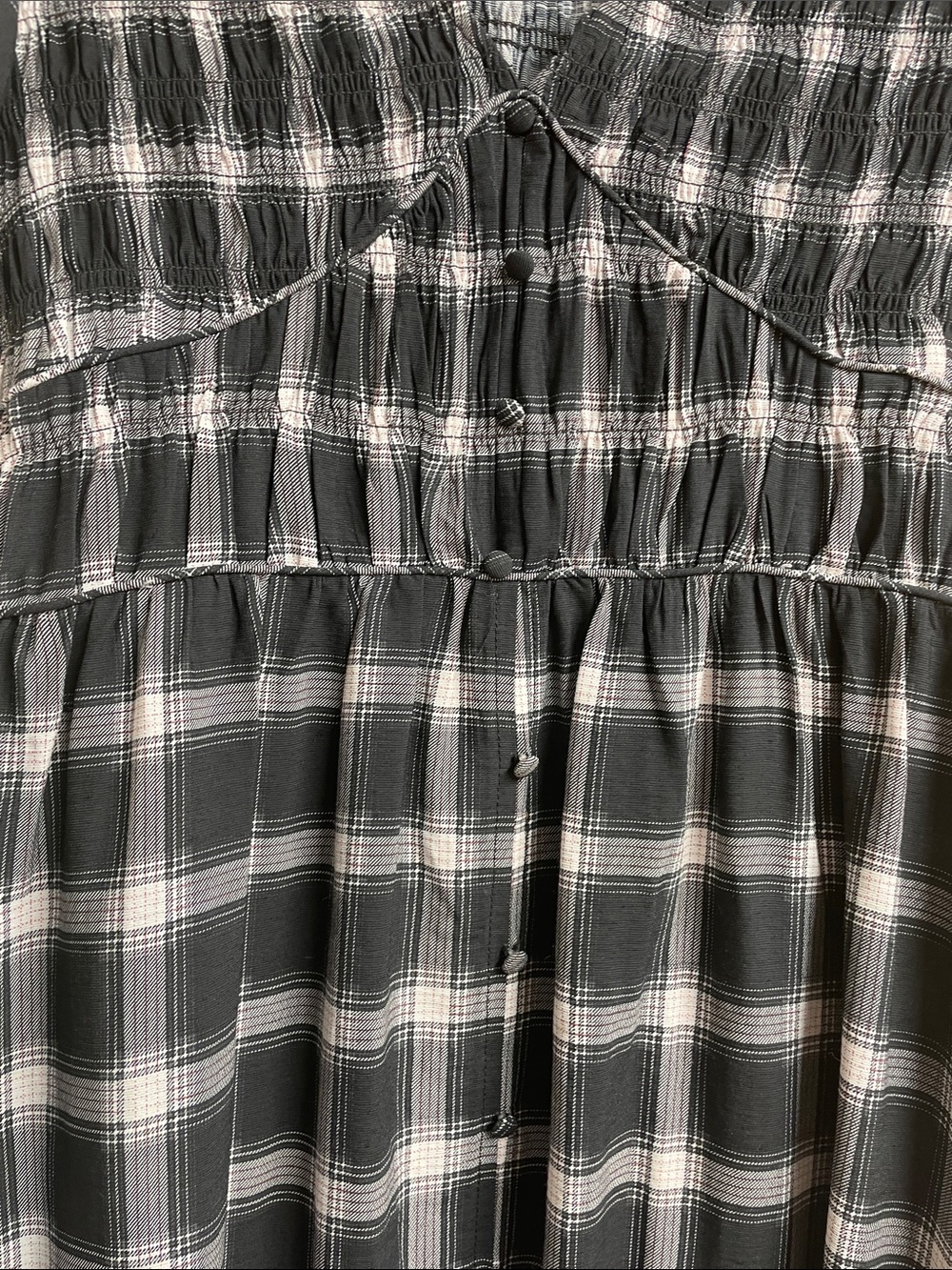 Oak & Trellis Black and White Frilly Large Dress - Picture 3 of 8